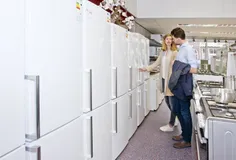 couple shopping for a new fridge 68608814